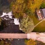 Waterfall Glamping Feriehus Bihać