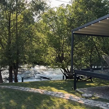 Holiday home Waterfall Glamping