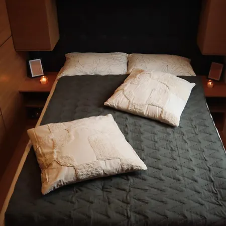 Waterfall Glamping Vikendica *