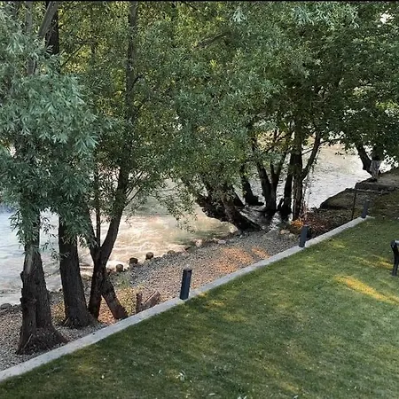 Semesterbostad Waterfall Glamping *